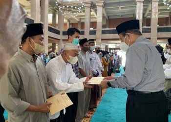 UB Bagikan Santunan untuk 200 Panti Asuhan 